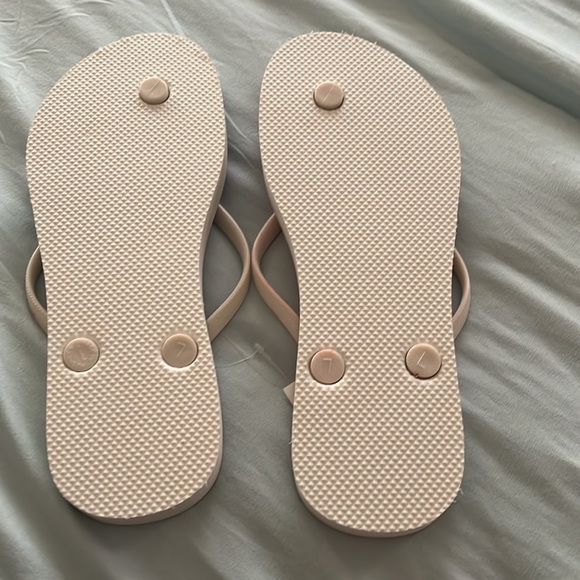 NWT Old Navy USA American Flag flip flops - Picture 2 of 4